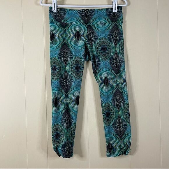 Koral Abstract Geometric Print Cropped Leggings - Picture 1 of 5
